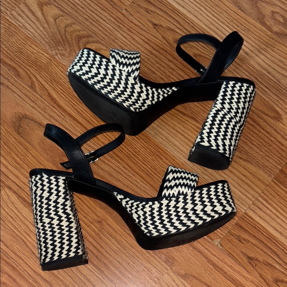 Universal Thread Navy And White Platform Shoes - image 3